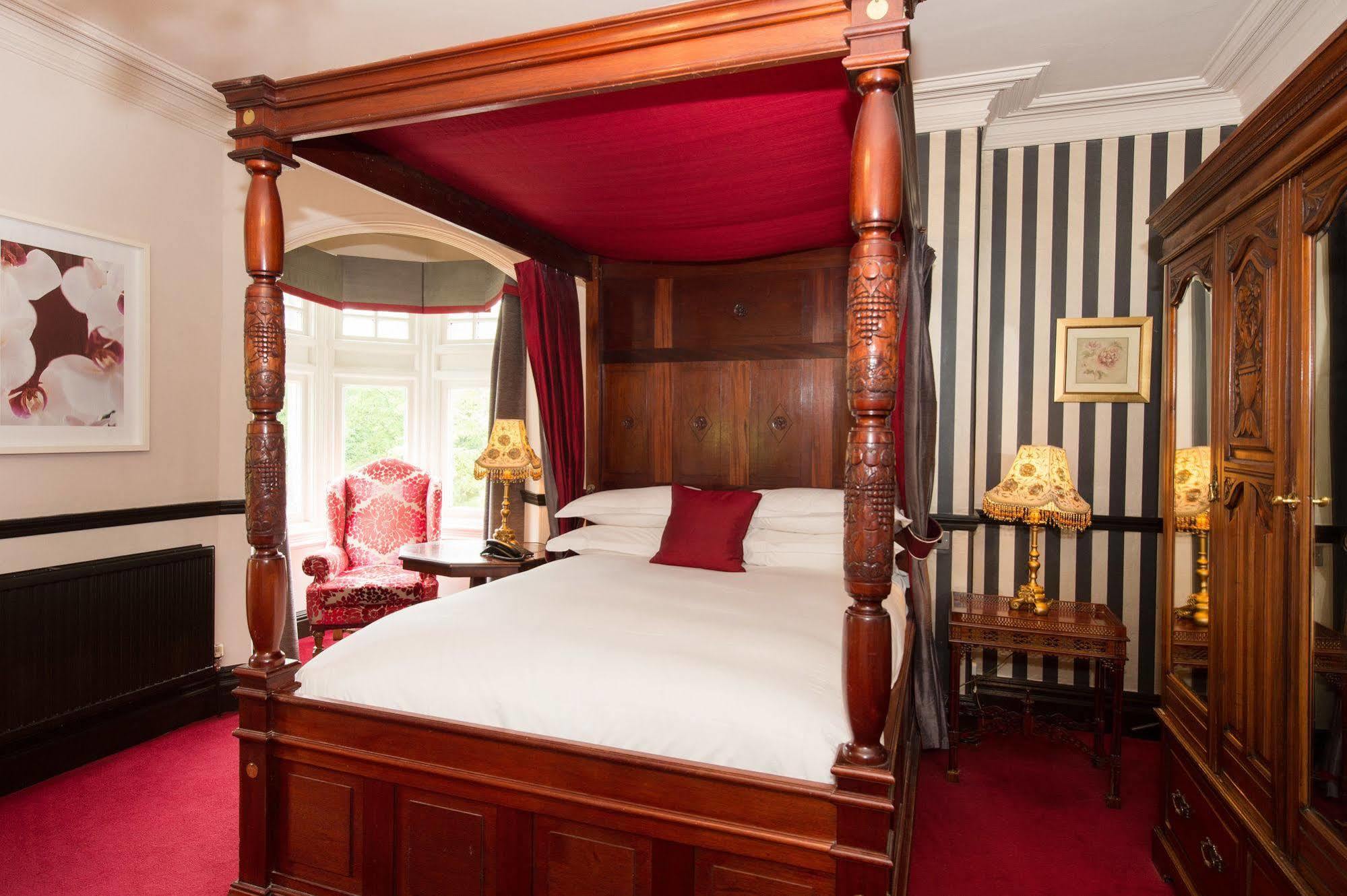 Balmoral Hotel Харогейт Екстериор снимка