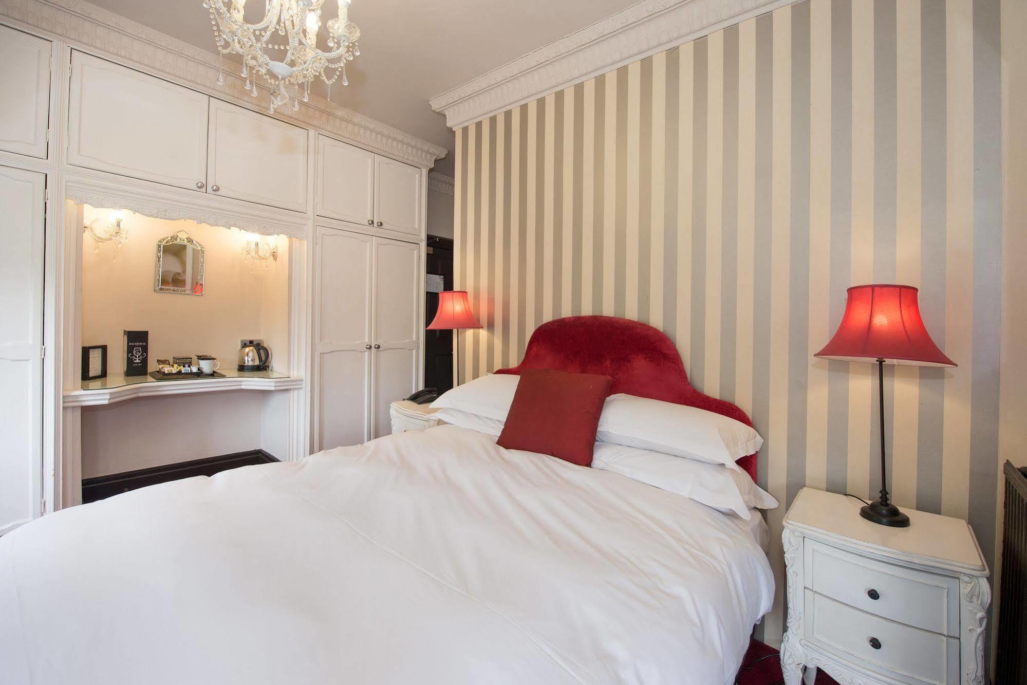 Balmoral Hotel Харогейт Екстериор снимка